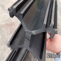 蝶型止水帶